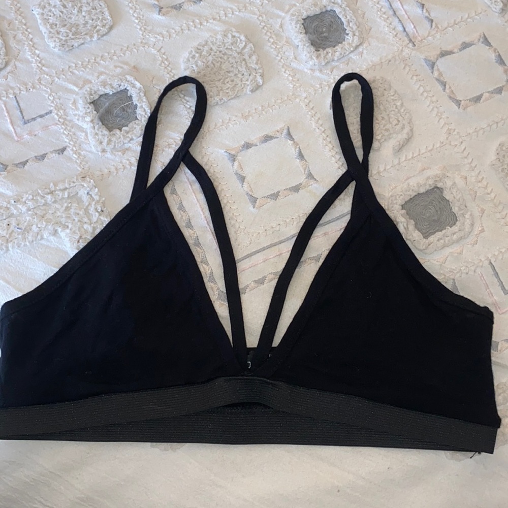 Boohoo black strappy bralette